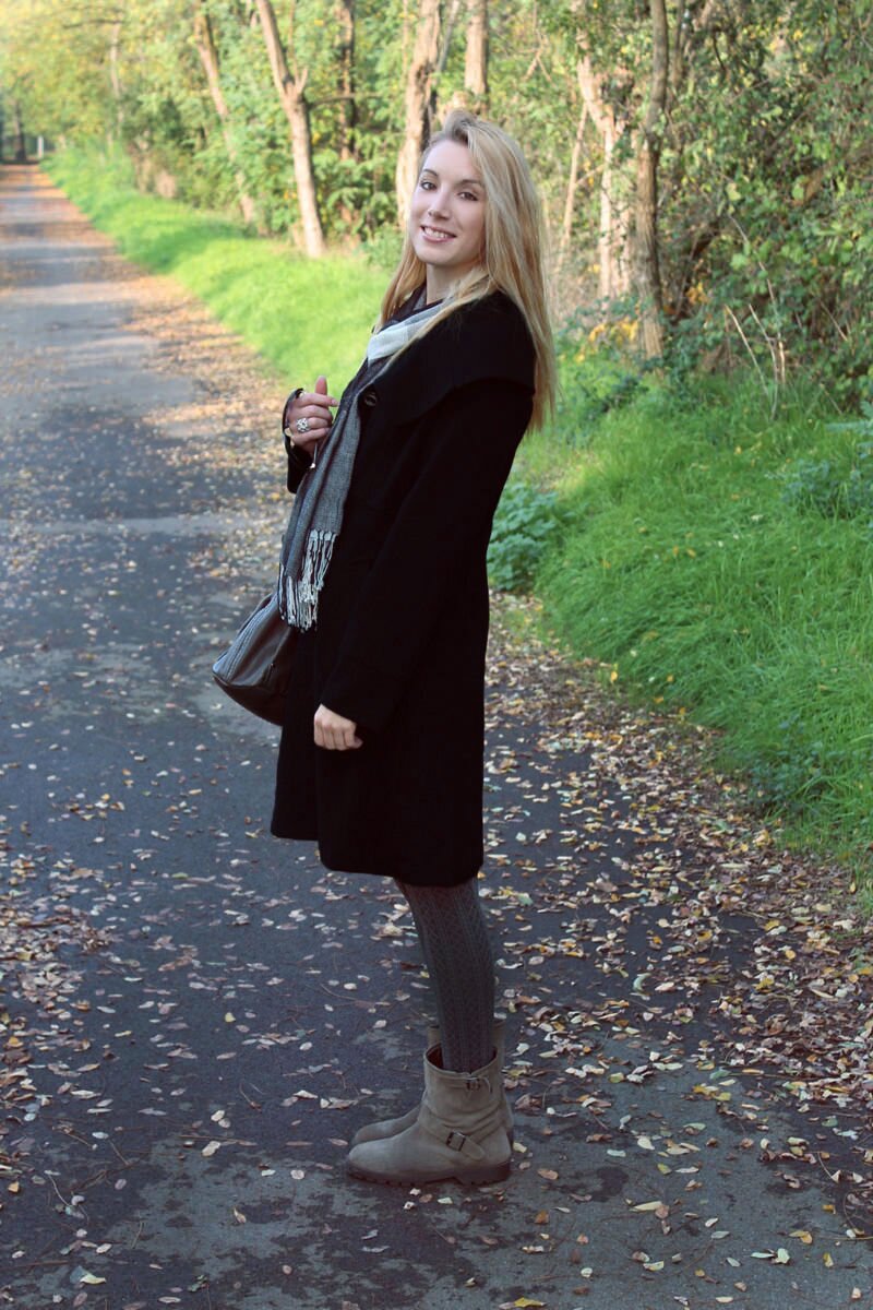 Fashion blogger Aurora Berill wearing a black tailored coat in a casual fall look