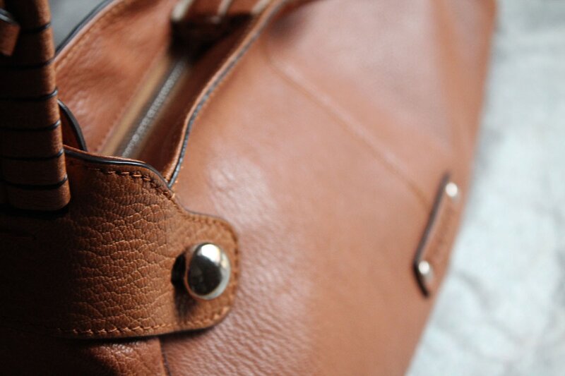 Side view of a Luana leather baguette bag