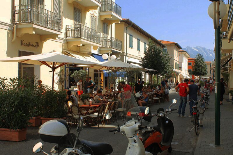 Local street in Forte dei Marmi serving a taste of Tuscany